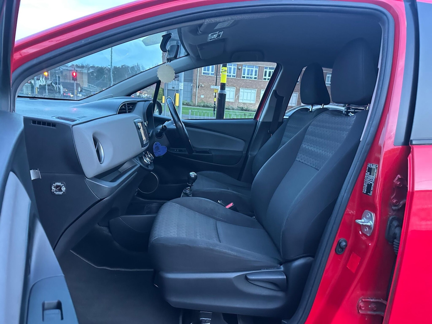 Used Toyota Yaris 2017 for sale - 77883602: Photo 31