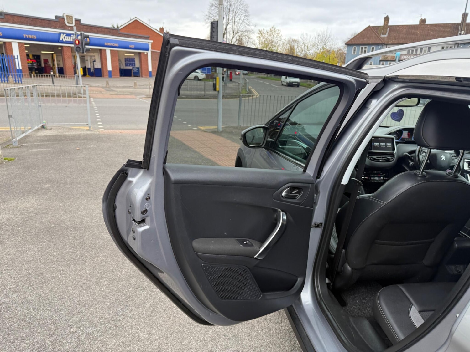 Used Peugeot 2008 2016 for sale - 76472737: Photo 25