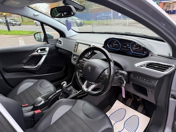 Used Peugeot 2008 2016 for sale - 76472737: Photo