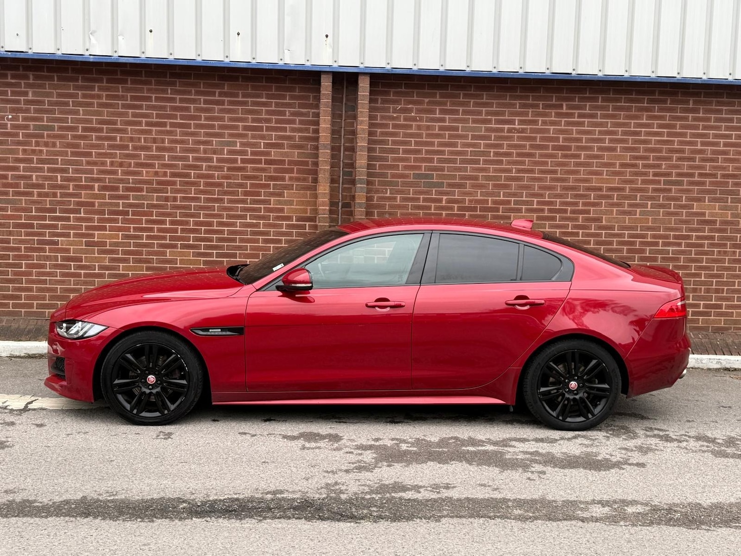 Used Jaguar XE 2017 for sale - 76422098: Photo 3