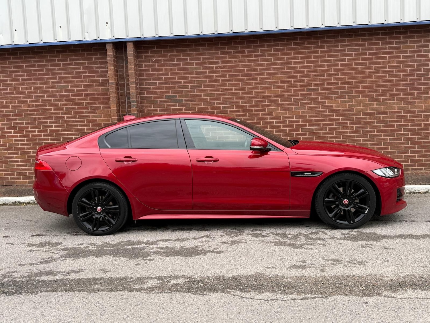 Used Jaguar XE 2017 for sale - 76422098: Photo 4