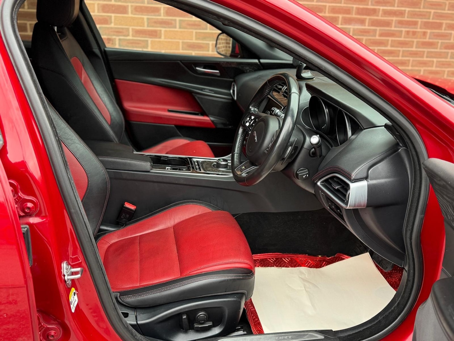 Used Jaguar XE 2017 for sale - 76422098: Photo 8