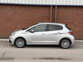 Used Peugeot 208 2016 for sale - 76517576: Photo