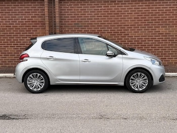 Used Peugeot 208 2016 for sale - 76517576: Photo