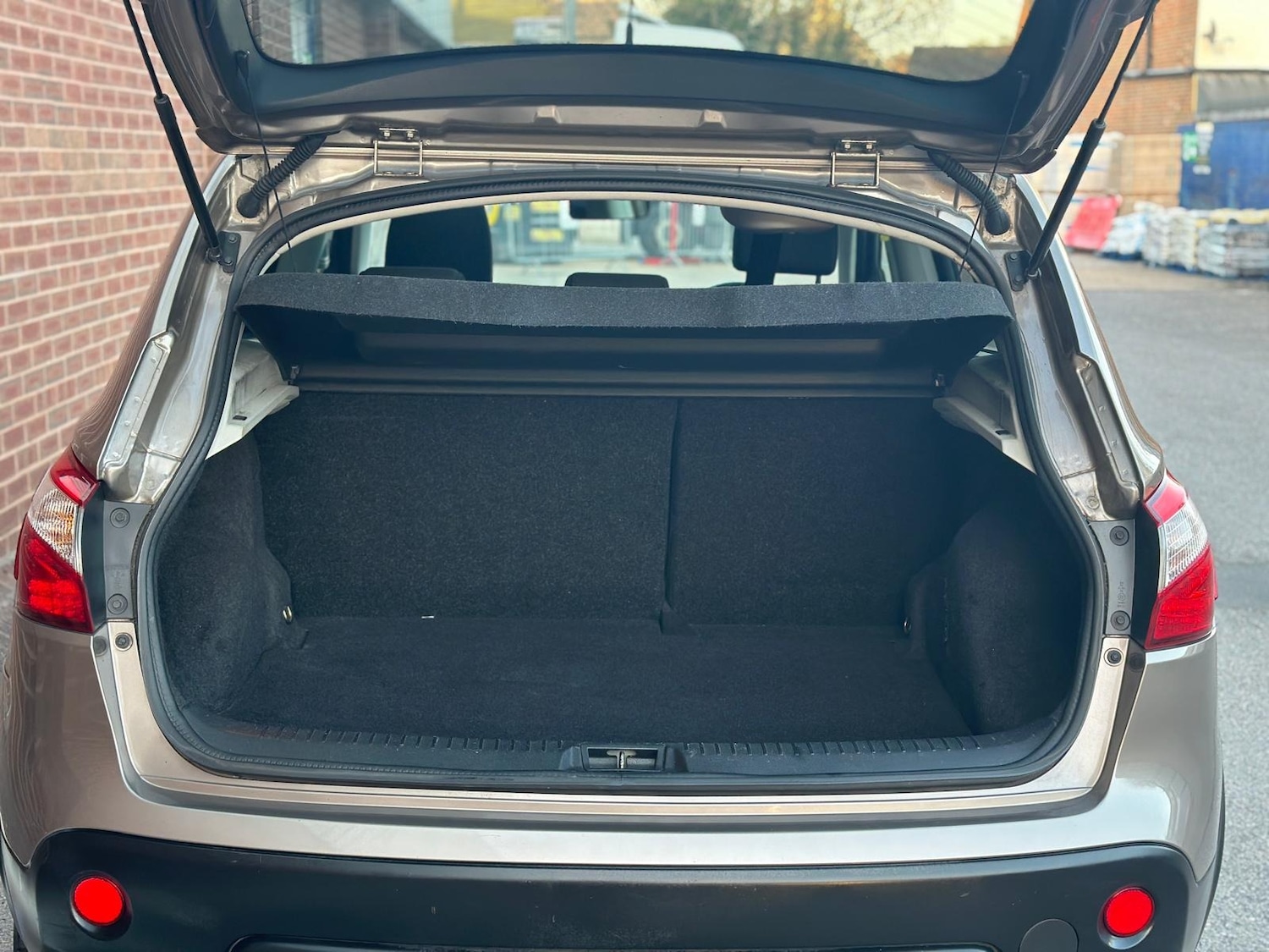 Used Nissan Qashqai 2013 for sale - 76603104: Photo 12