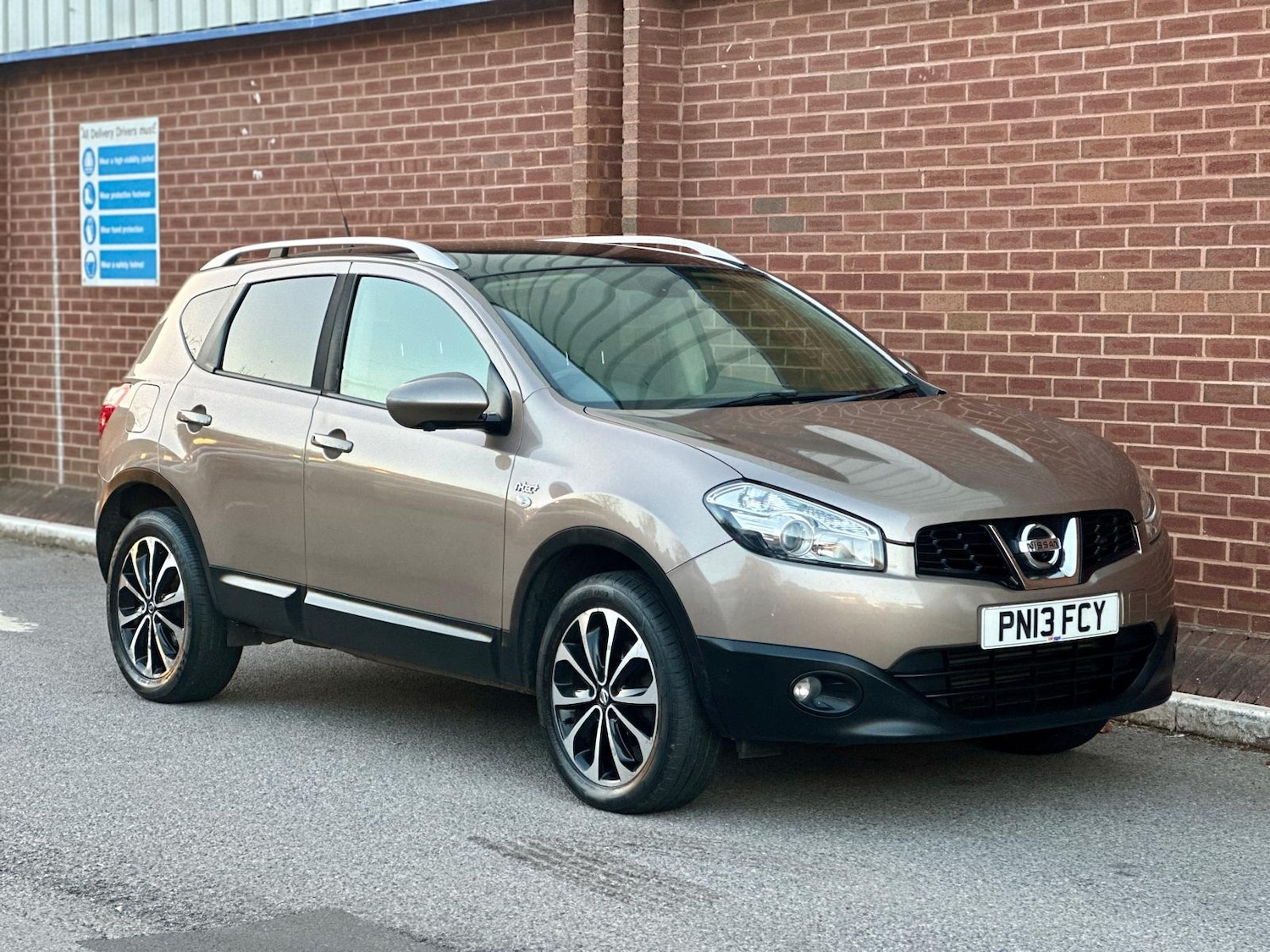 Used Nissan Qashqai 2013 for sale - 76603104: Photo 2