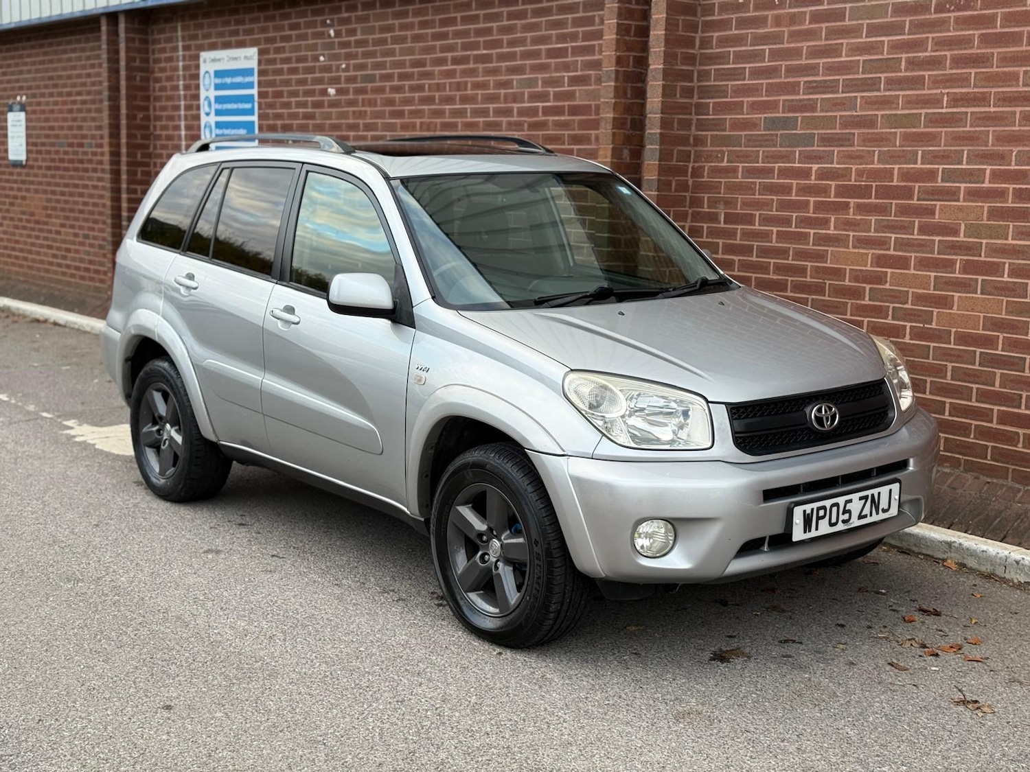 Used Toyota RAV4 2005 for sale - 76392408: Photo 2