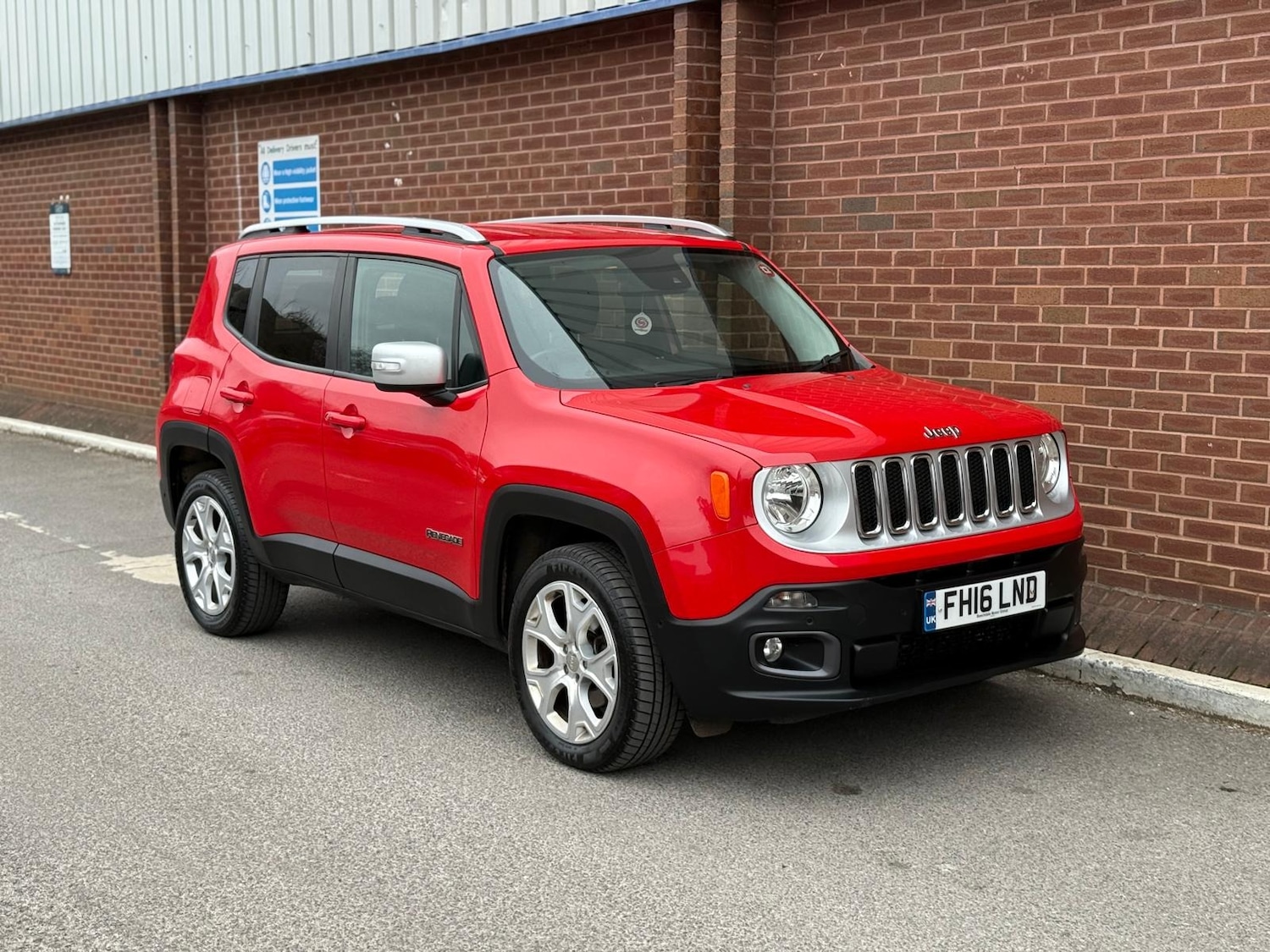 Used Jeep Renegade 2016 for sale - 77061550: Photo 2