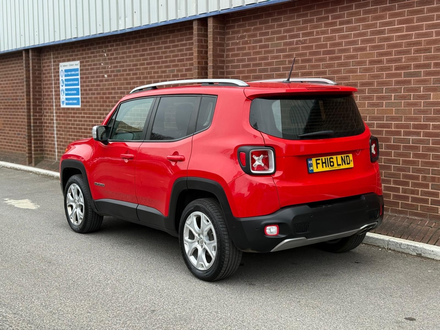 Used Jeep Renegade 2016 for sale - 77061550: Photo 5