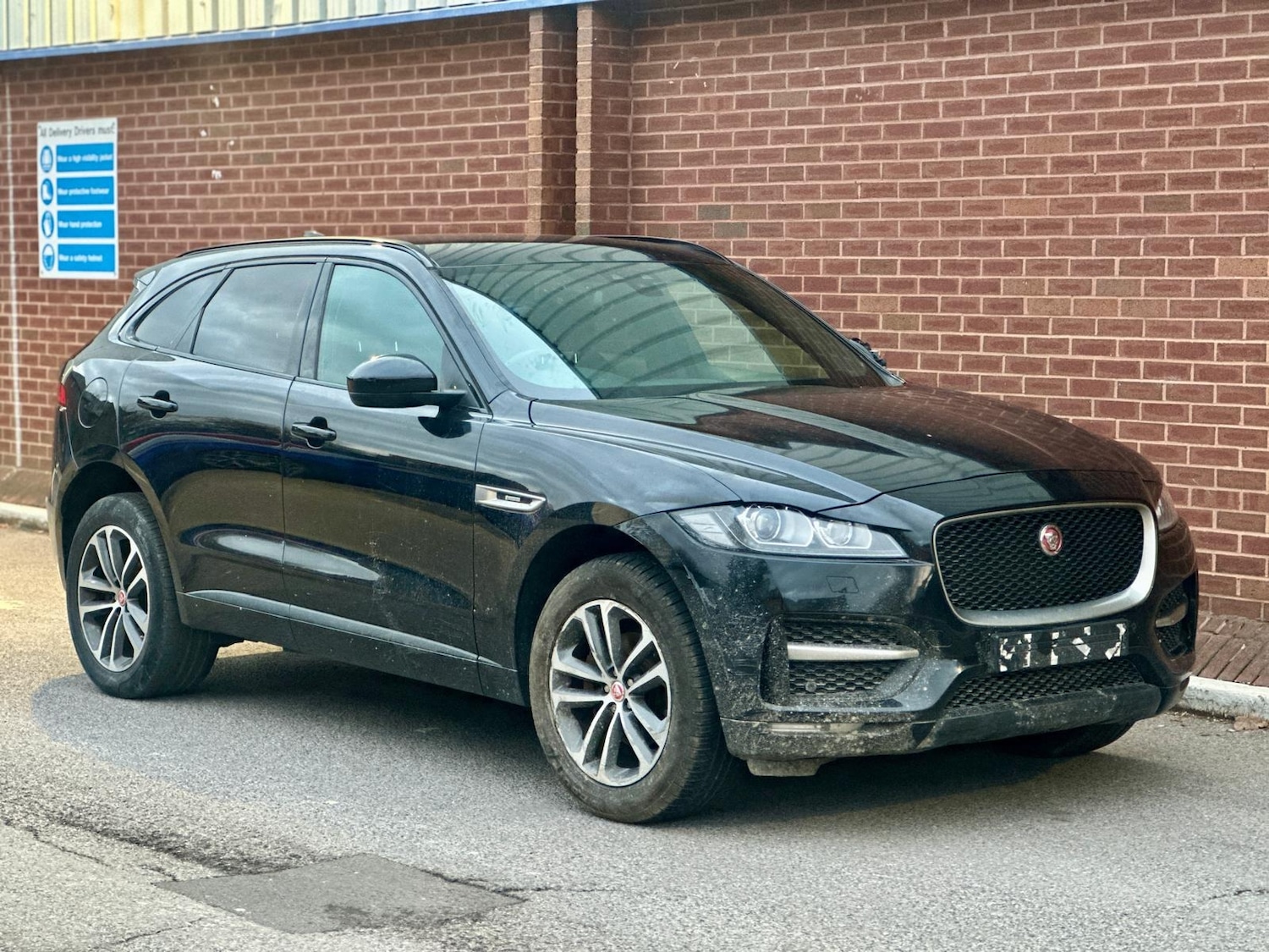 Used Jaguar F-Pace 2018 for sale - 76641209: Photo 2