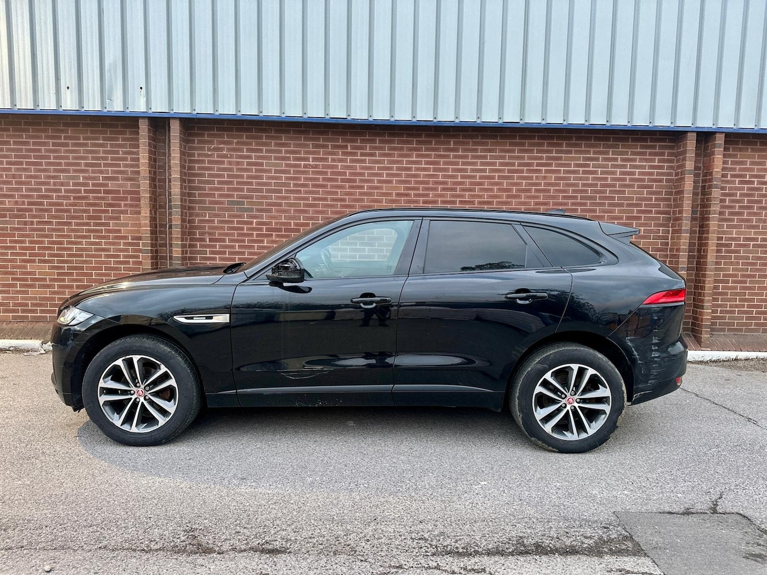 Used Jaguar F-Pace 2018 for sale - 76641209: Photo 3