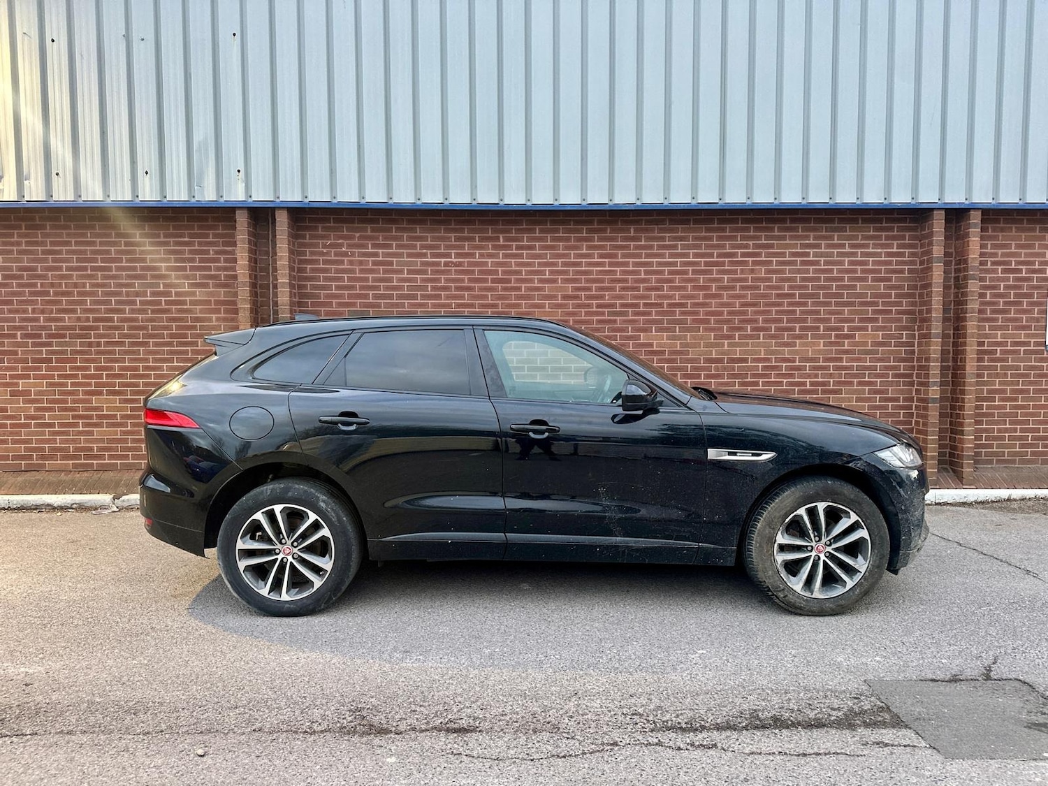 Used Jaguar F-Pace 2018 for sale - 76641209: Photo 4