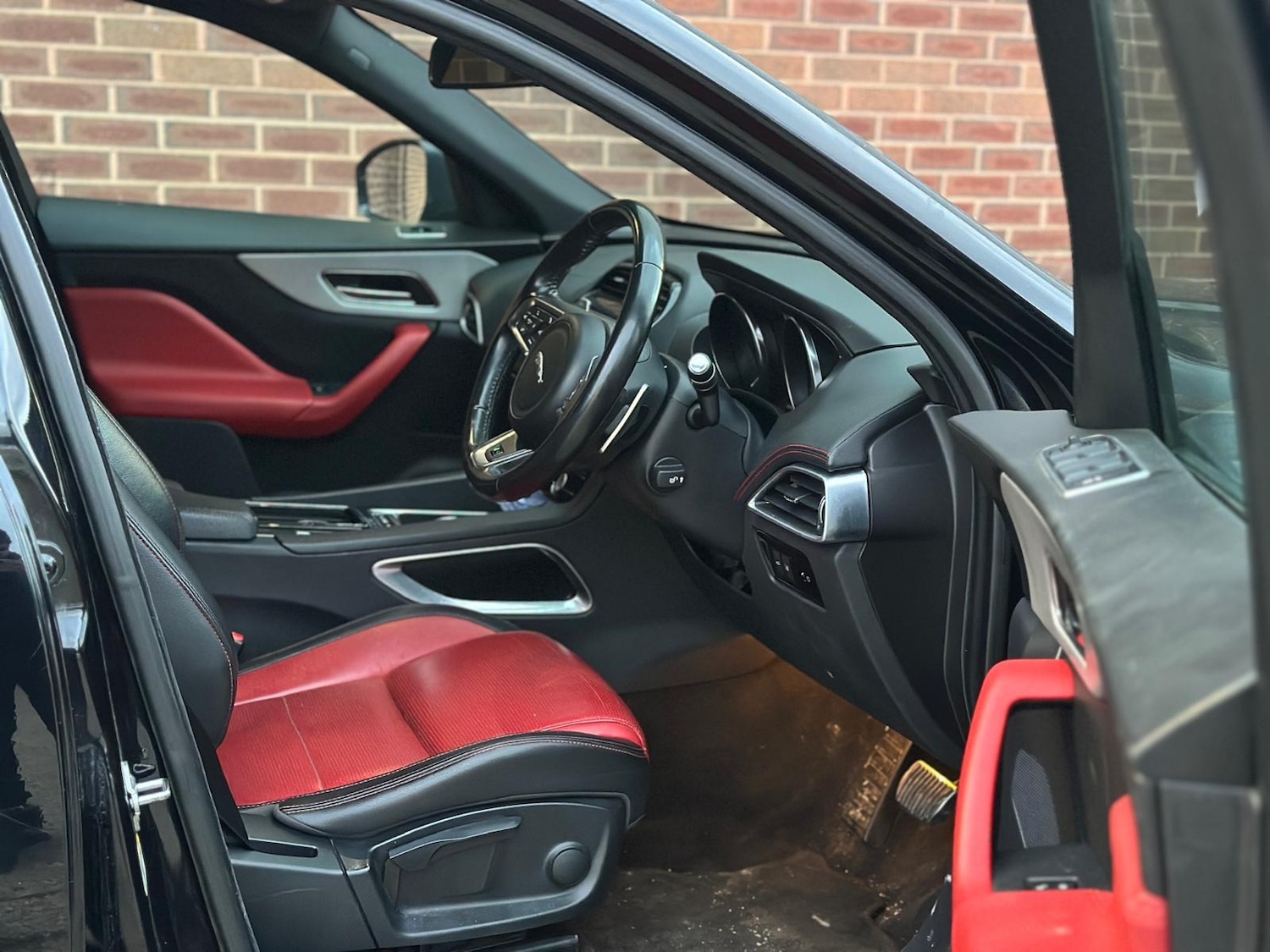 Used Jaguar F-Pace 2018 for sale - 76641209: Photo 7