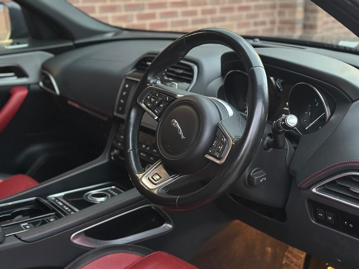 Used Jaguar F-Pace 2018 for sale - 76641209: Photo 8