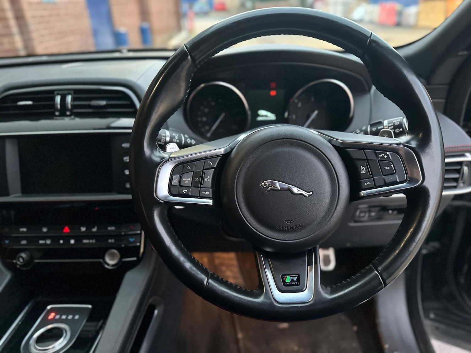 Used Jaguar F-Pace 2018 for sale - 76641209: Photo 9