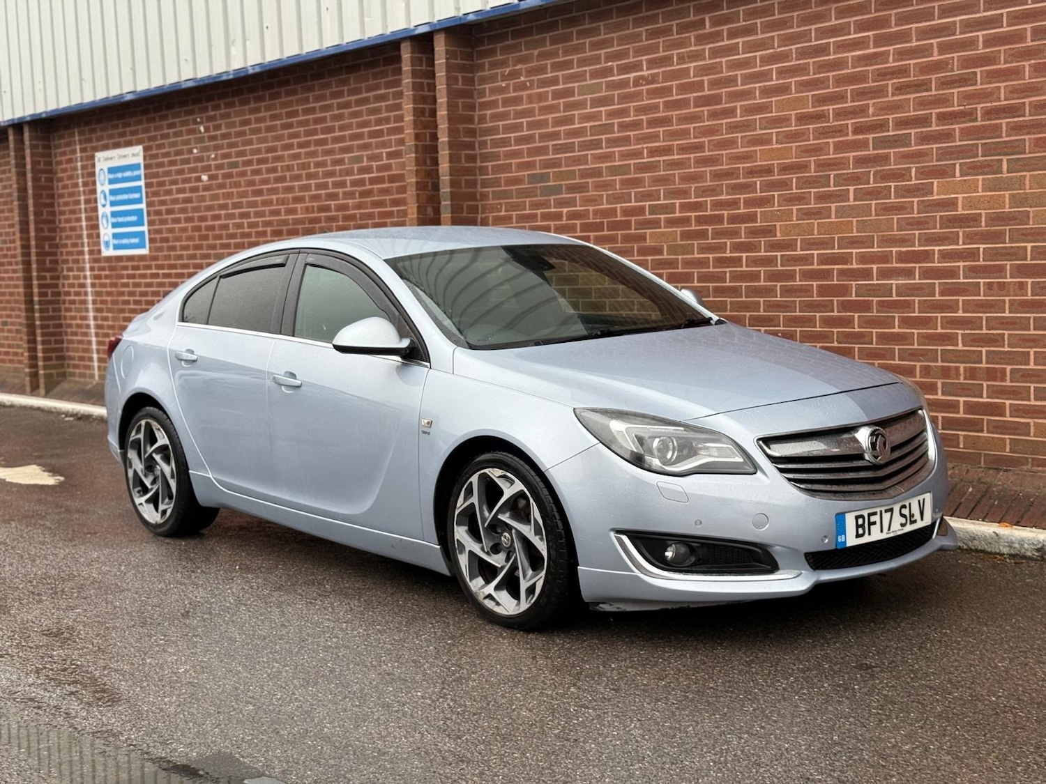 Used Vauxhall Insignia 2017 for sale - 76343952: Photo 2