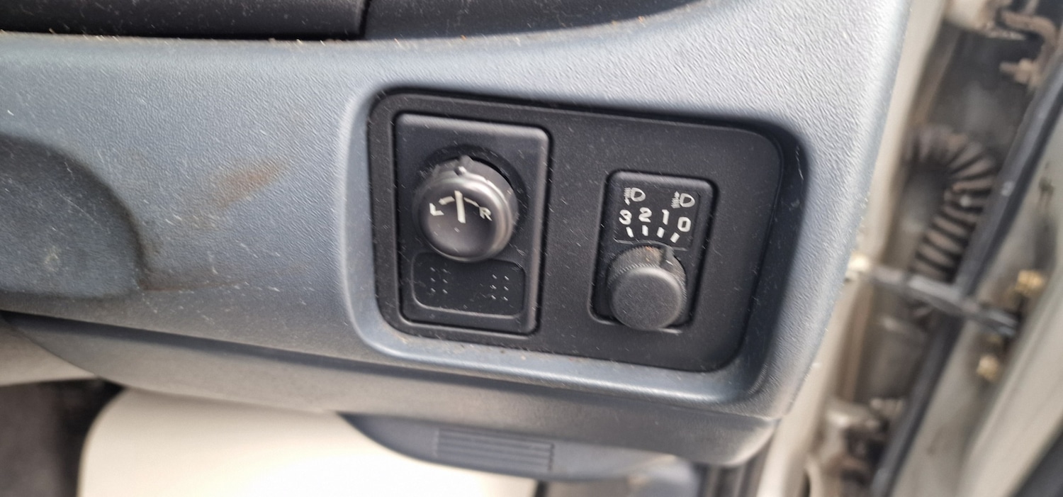 Used Nissan Almera 2005 for sale - 78180398: Photo 15