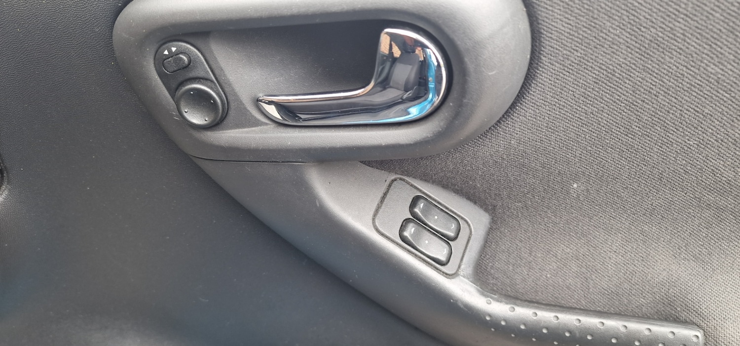 Used Vauxhall Corsa 2004 for sale - 78180591: Photo 13