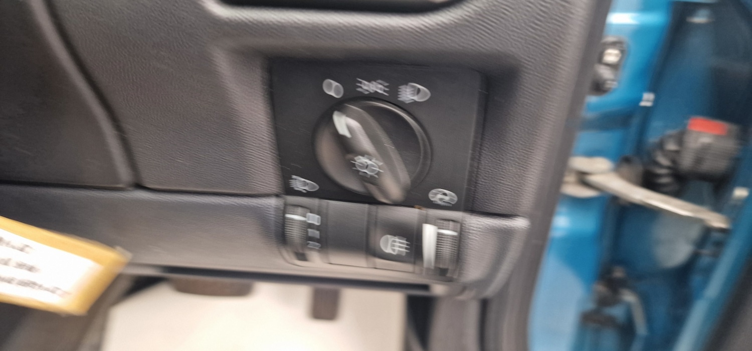 Used Vauxhall Corsa 2004 for sale - 78180591: Photo 14