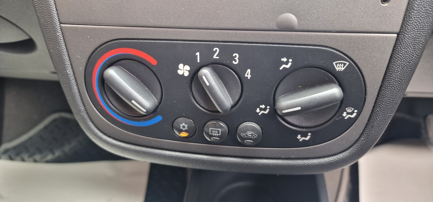 Used Vauxhall Corsa 2004 for sale - 78180591: Photo 17