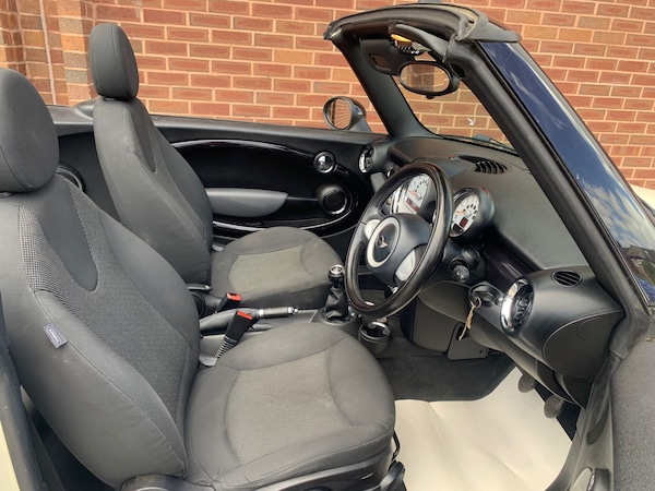 Used MINI Convertible 2010 for sale - 71532991: Photo 8