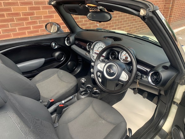 Used MINI Convertible 2010 for sale - 71532991: Photo 9