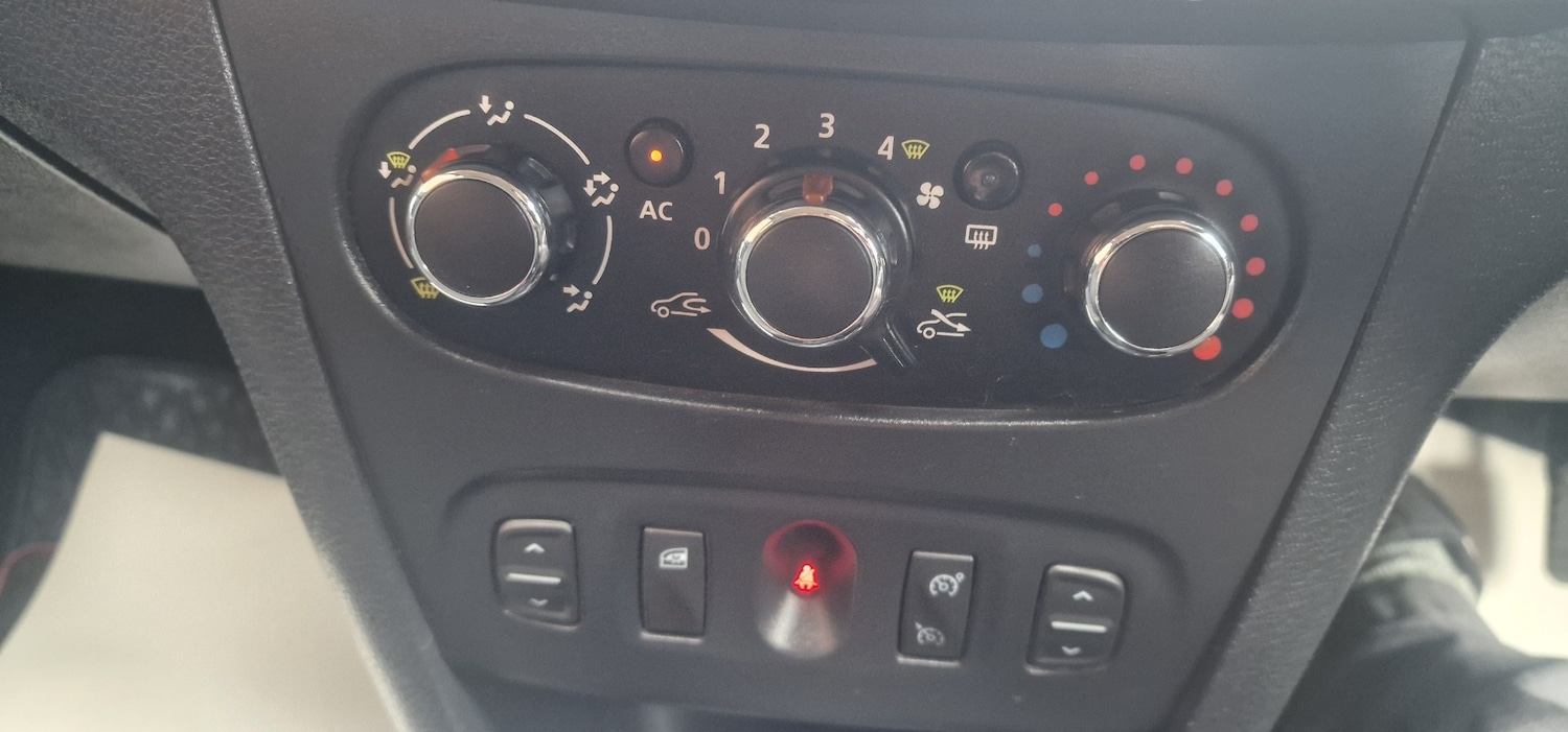 Used Dacia Sandero 2013 for sale - 77324557: Photo 17