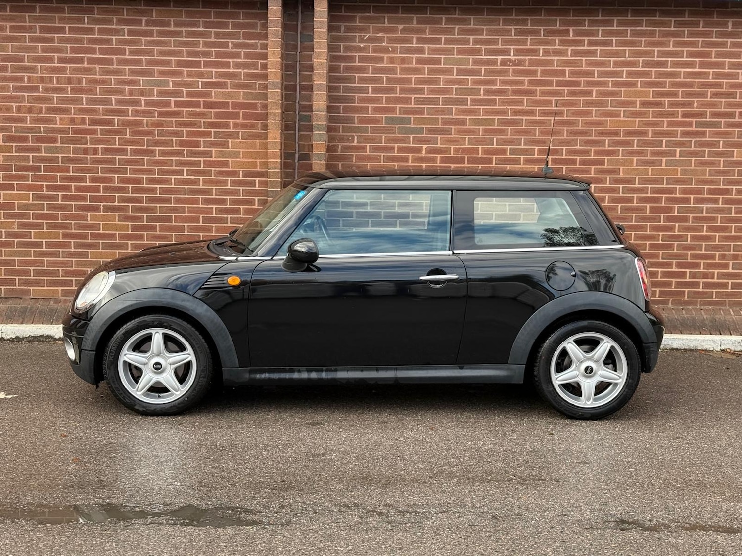 Used MINI Hatch 2010 for sale - 76343936: Photo 3