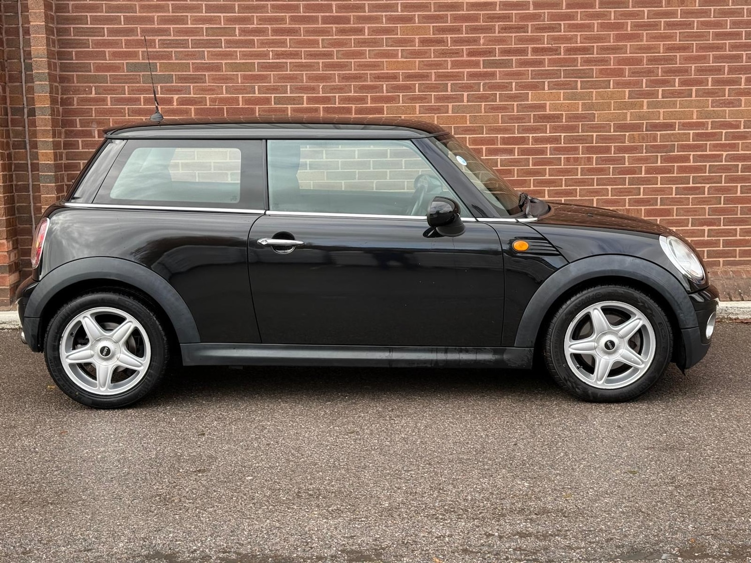 Used MINI Hatch 2010 for sale - 76343936: Photo 4