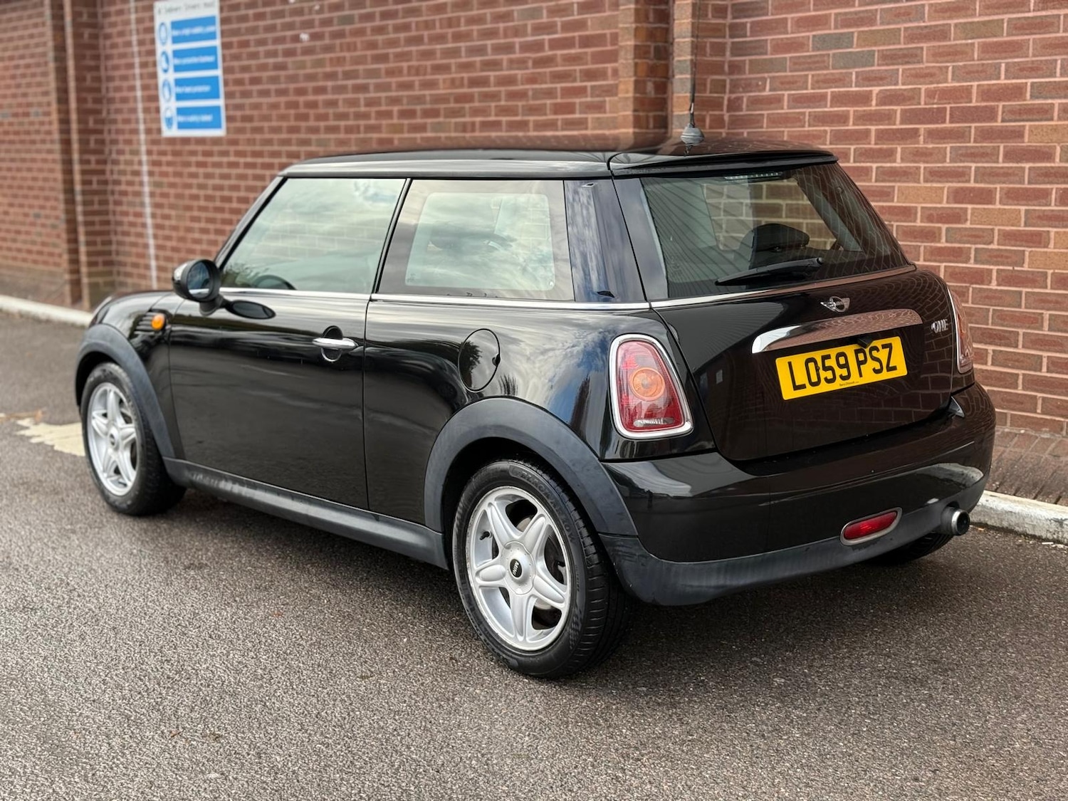 Used MINI Hatch 2010 for sale - 76343936: Photo 5