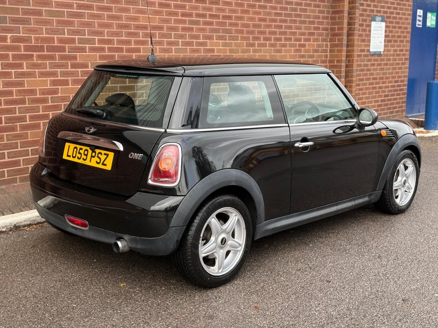 Used MINI Hatch 2010 for sale - 76343936: Photo 6