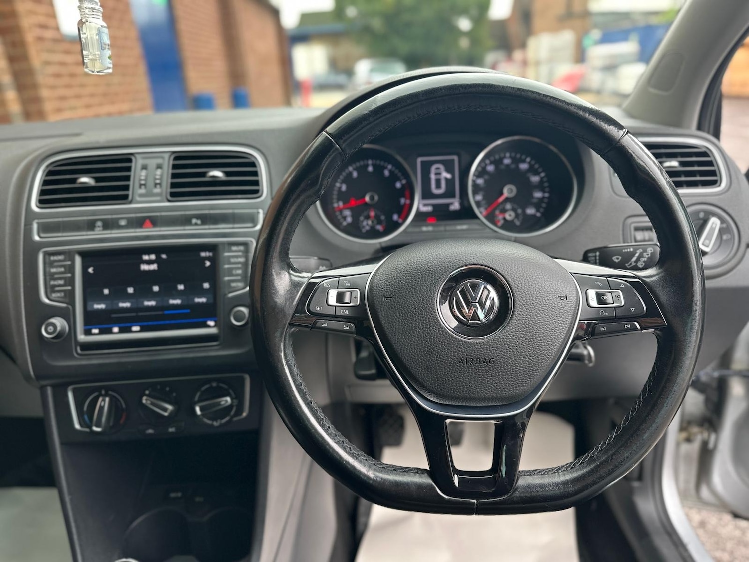 Used Volkswagen Polo 2017 for sale - 75984612: Photo 10