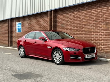 Used Jaguar XE 2016 for sale - 75567797: Photo