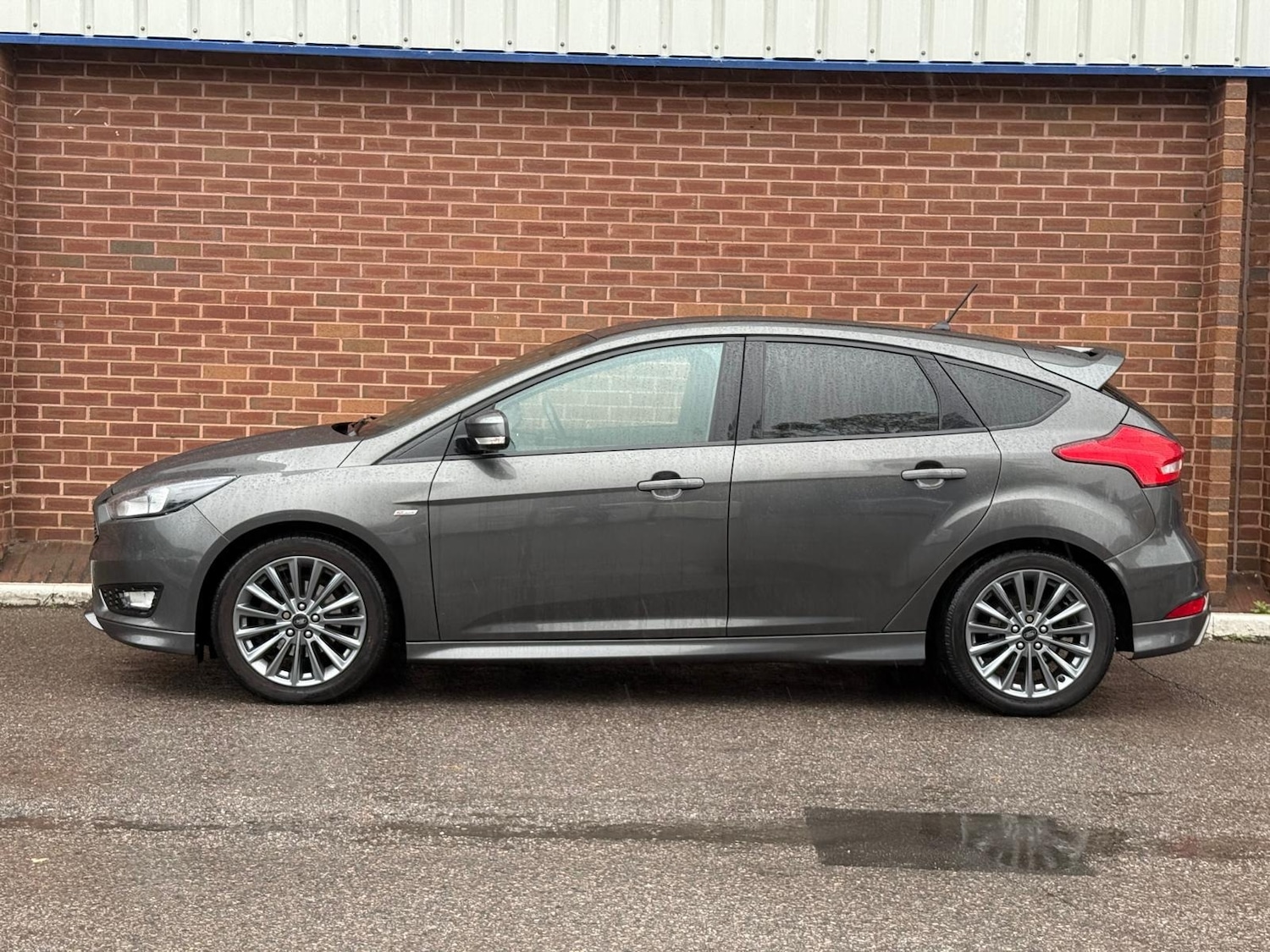 Used Ford Focus 2018 for sale - 76611812: Photo 3