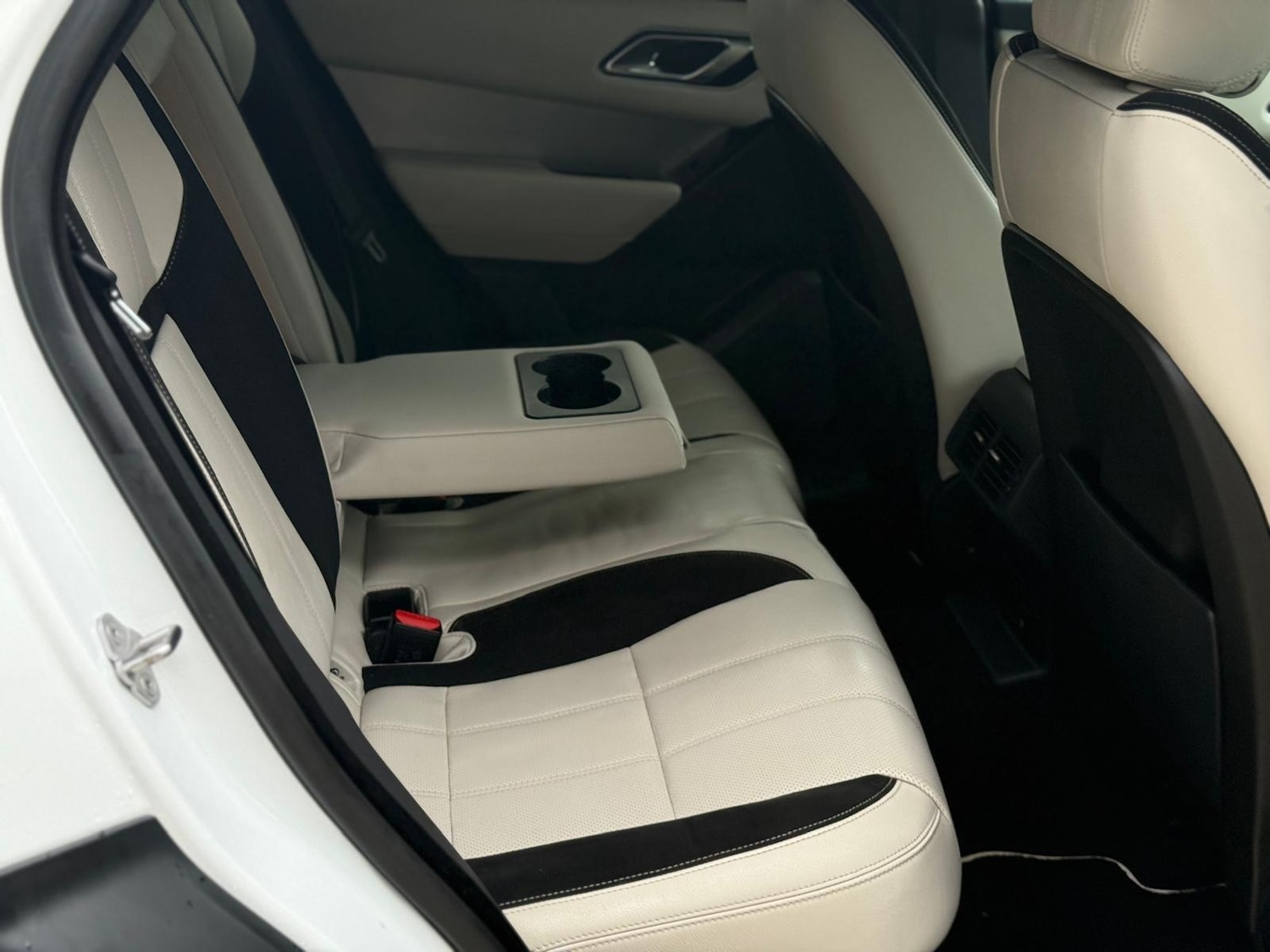 Used Land Rover Range Rover Velar 2018 for sale - 76555586: Photo 11