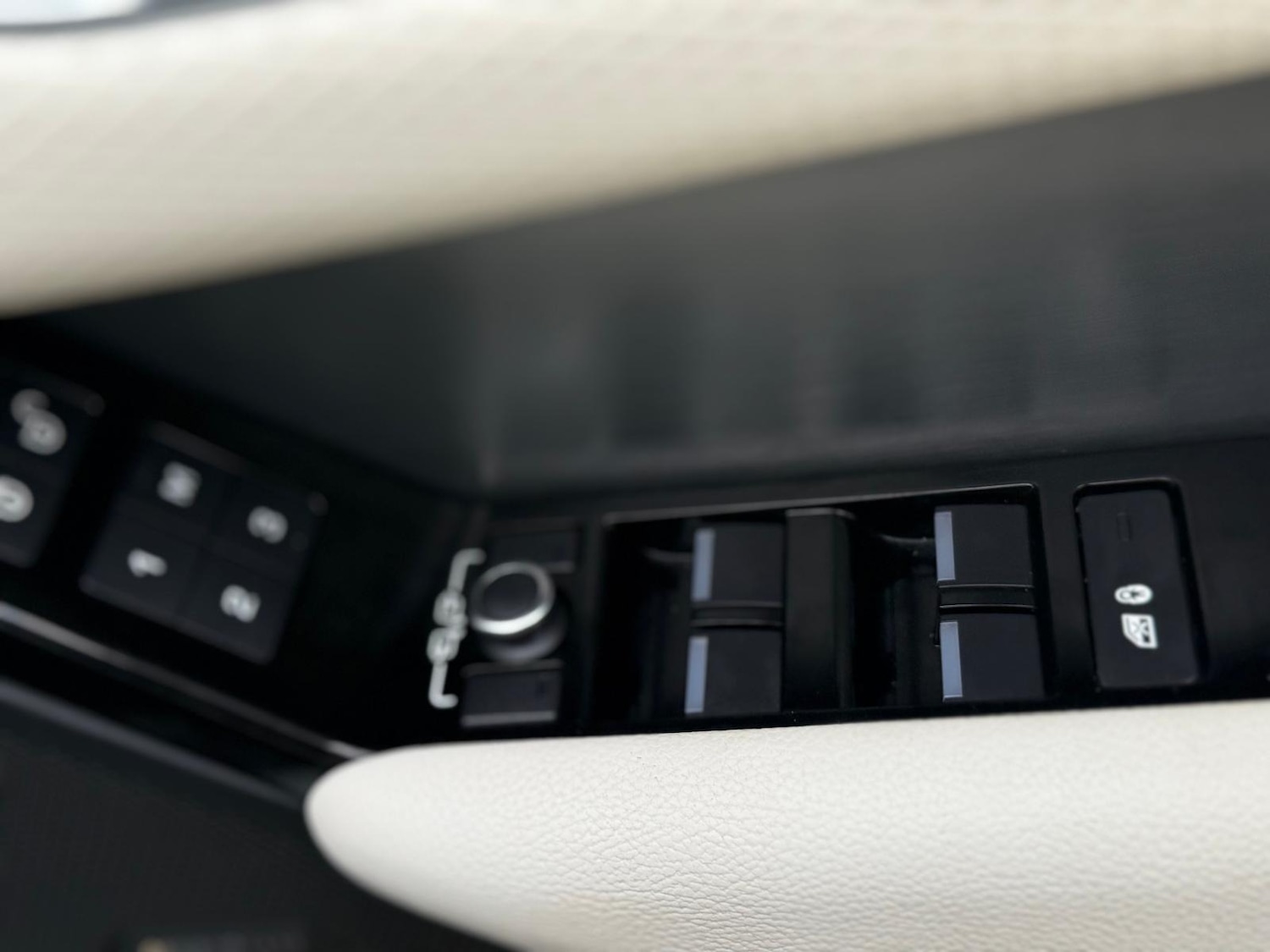 Used Land Rover Range Rover Velar 2018 for sale - 76555586: Photo 14