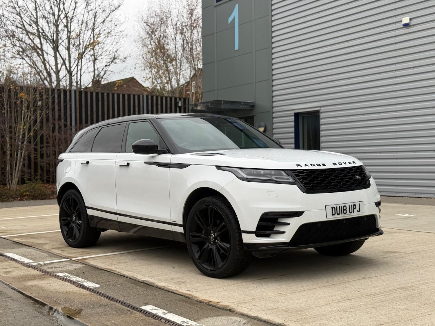 Used Land Rover Range Rover Velar 2018 for sale - 76555586: Photo 2