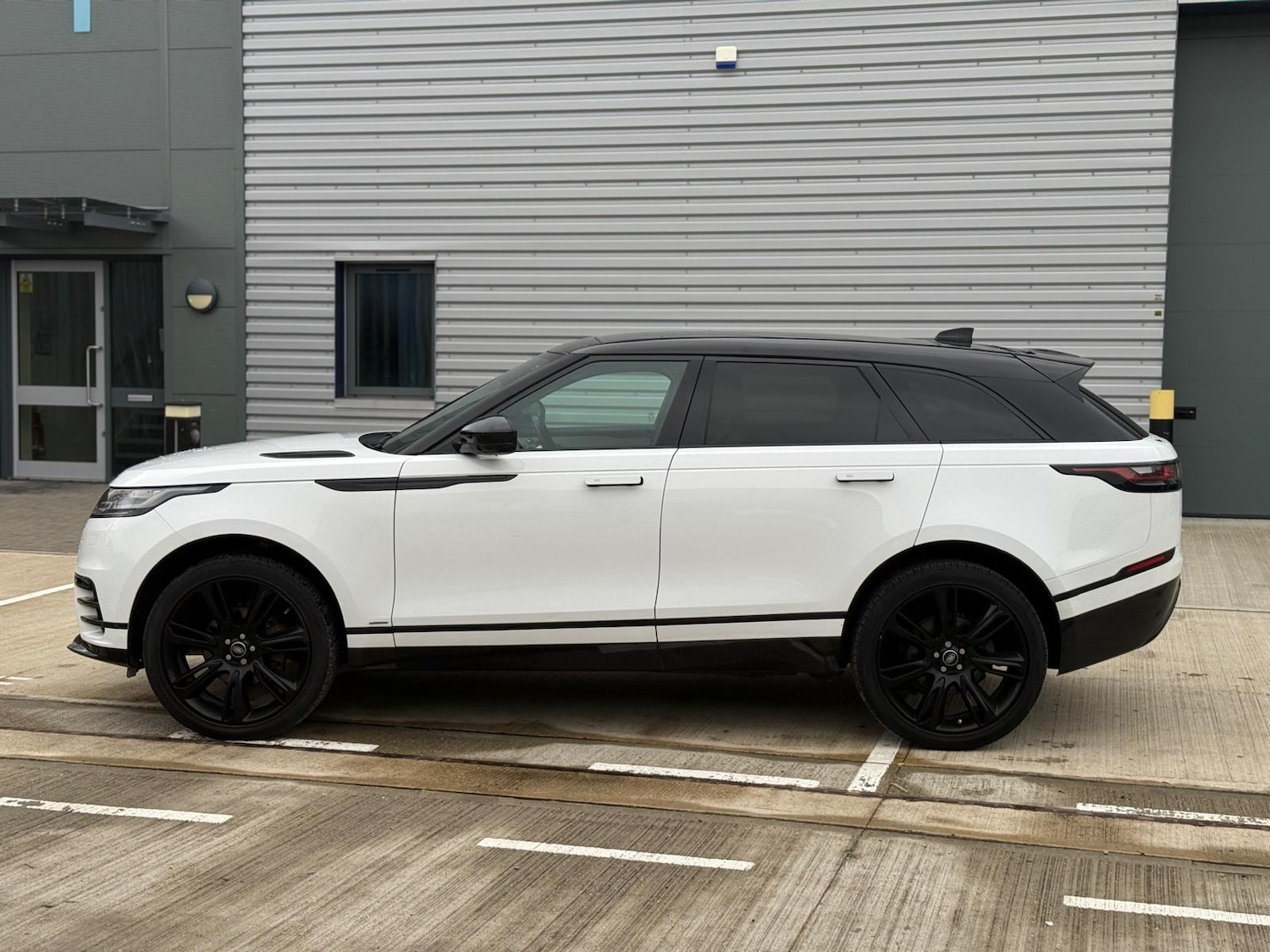 Used Land Rover Range Rover Velar 2018 for sale - 76555586: Photo 3