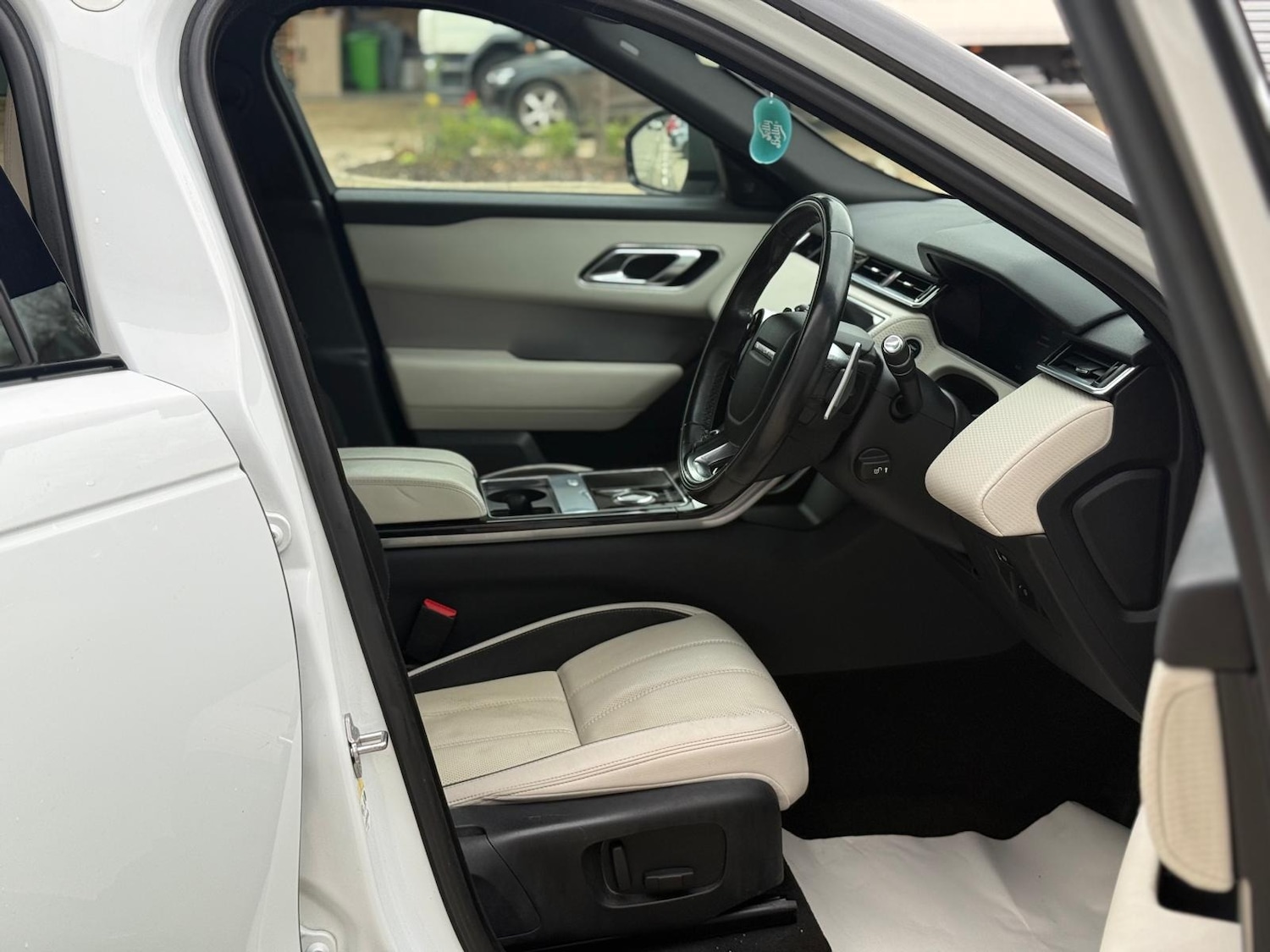 Used Land Rover Range Rover Velar 2018 for sale - 76555586: Photo 8