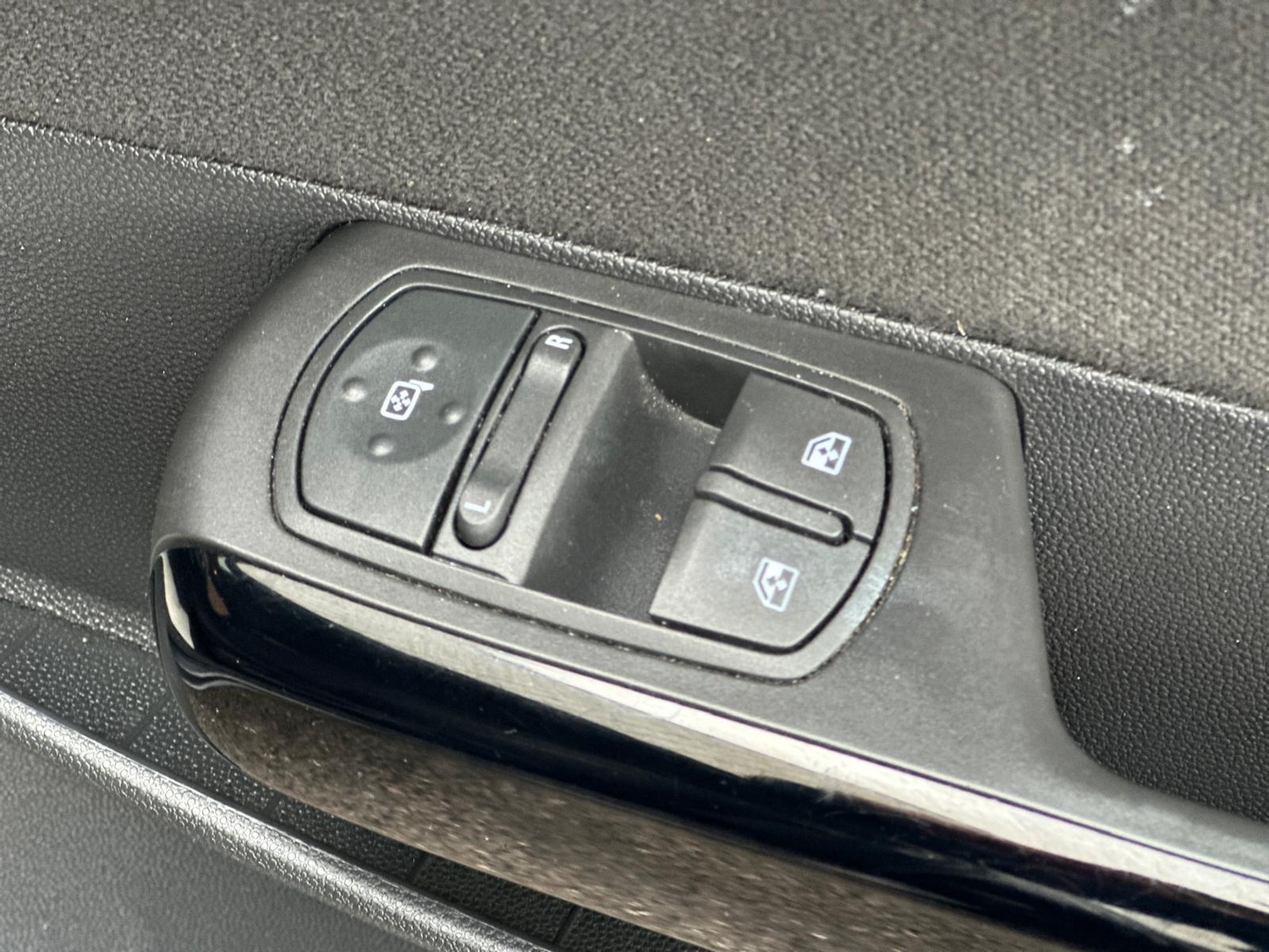 Used Vauxhall Corsa 2011 for sale - 76543153: Photo 15