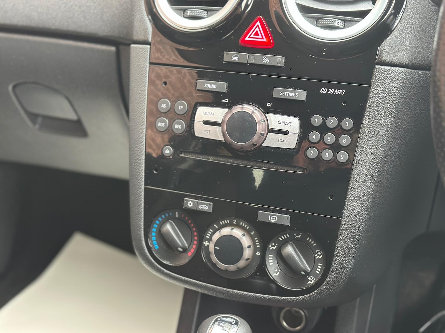 Used Vauxhall Corsa 2011 for sale - 76543153: Photo 18