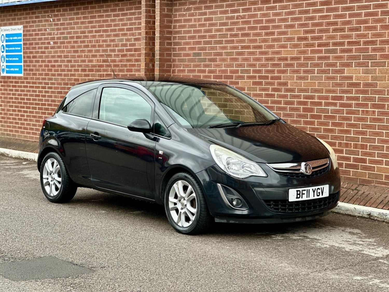 Used Vauxhall Corsa 2011 for sale - 76543153: Photo 2