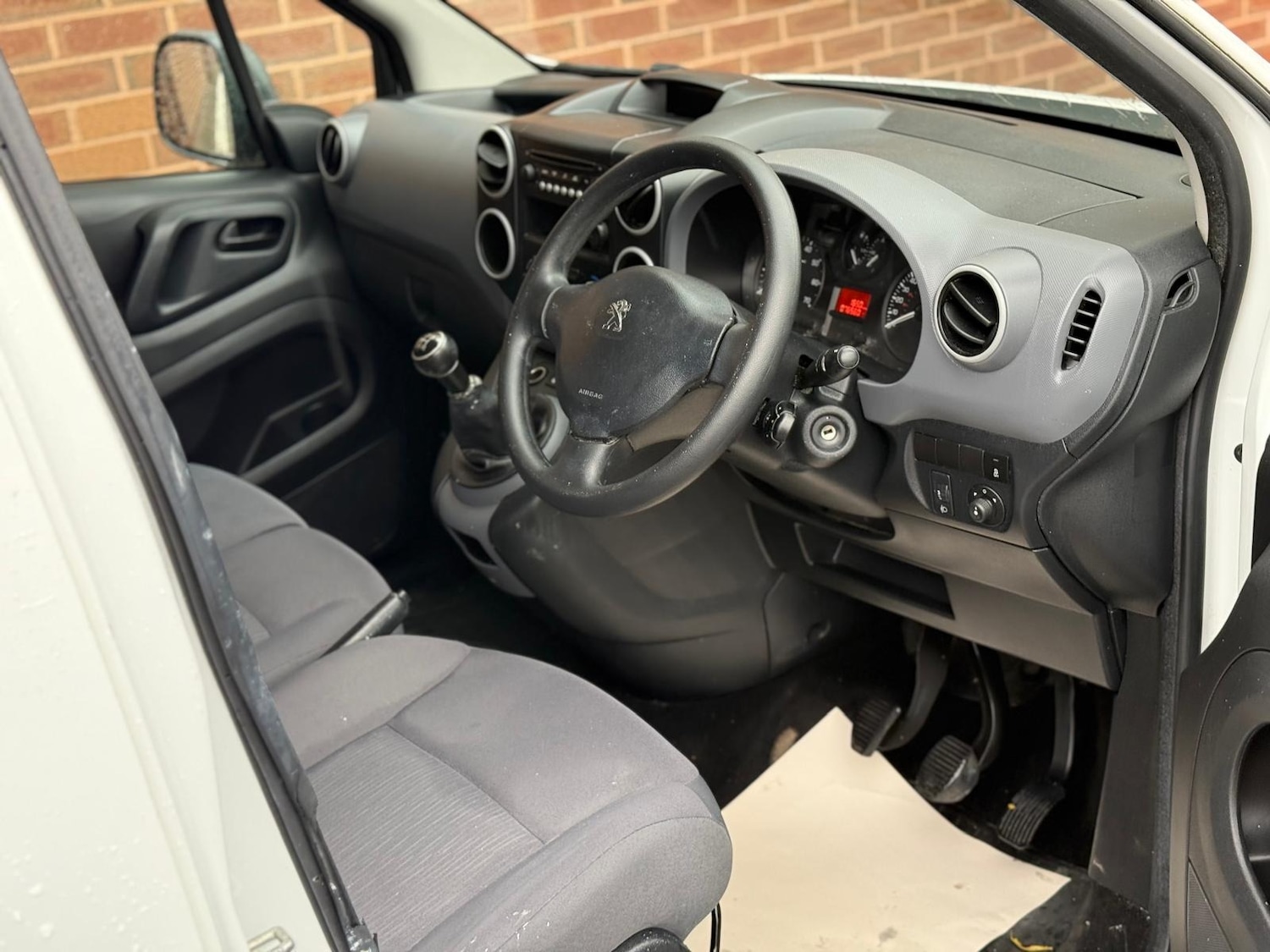 Used Peugeot Partner 2014 for sale - 76355237: Photo 9