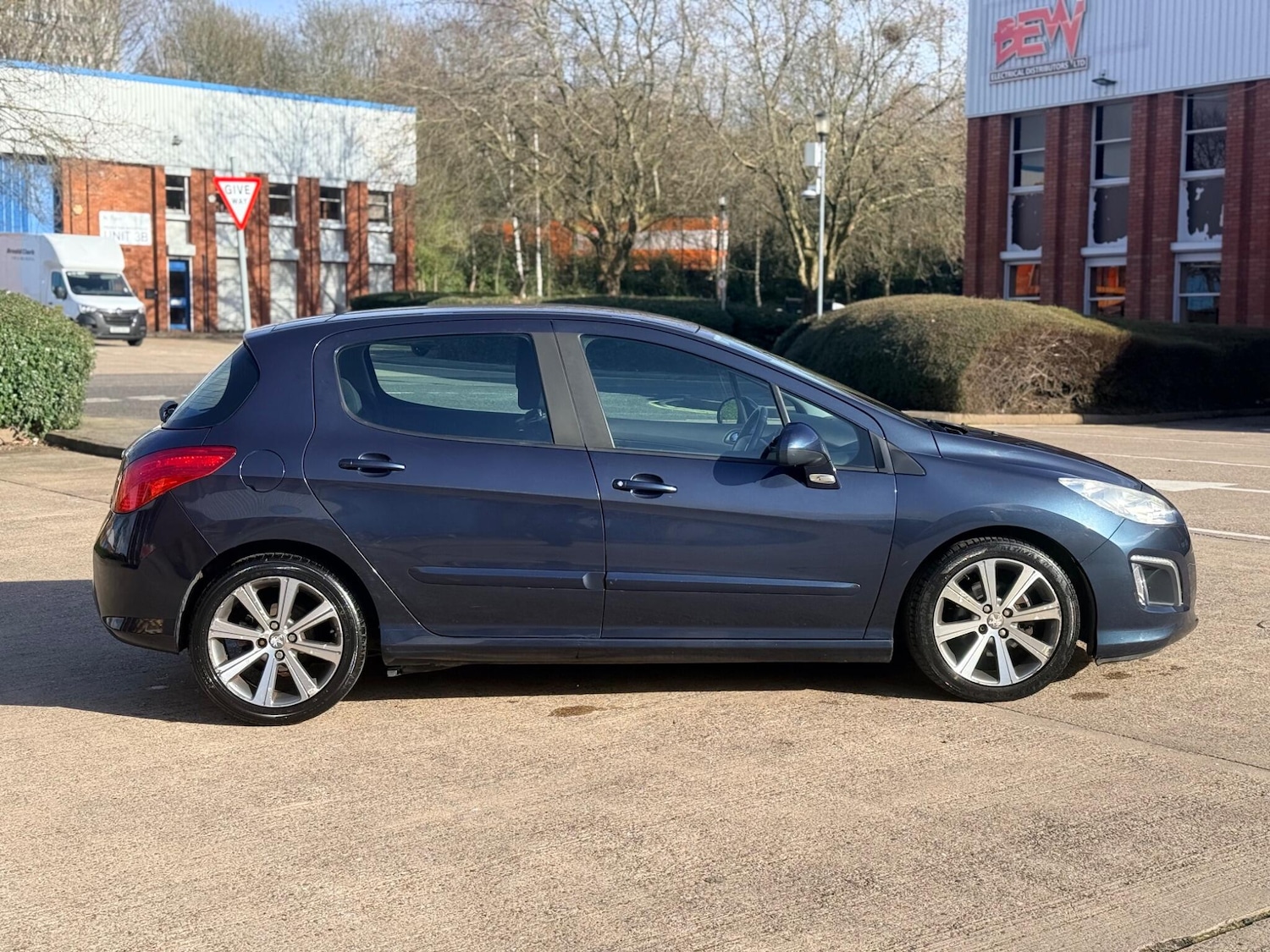 Used Peugeot 308 2012 for sale - 77883244: Photo 22