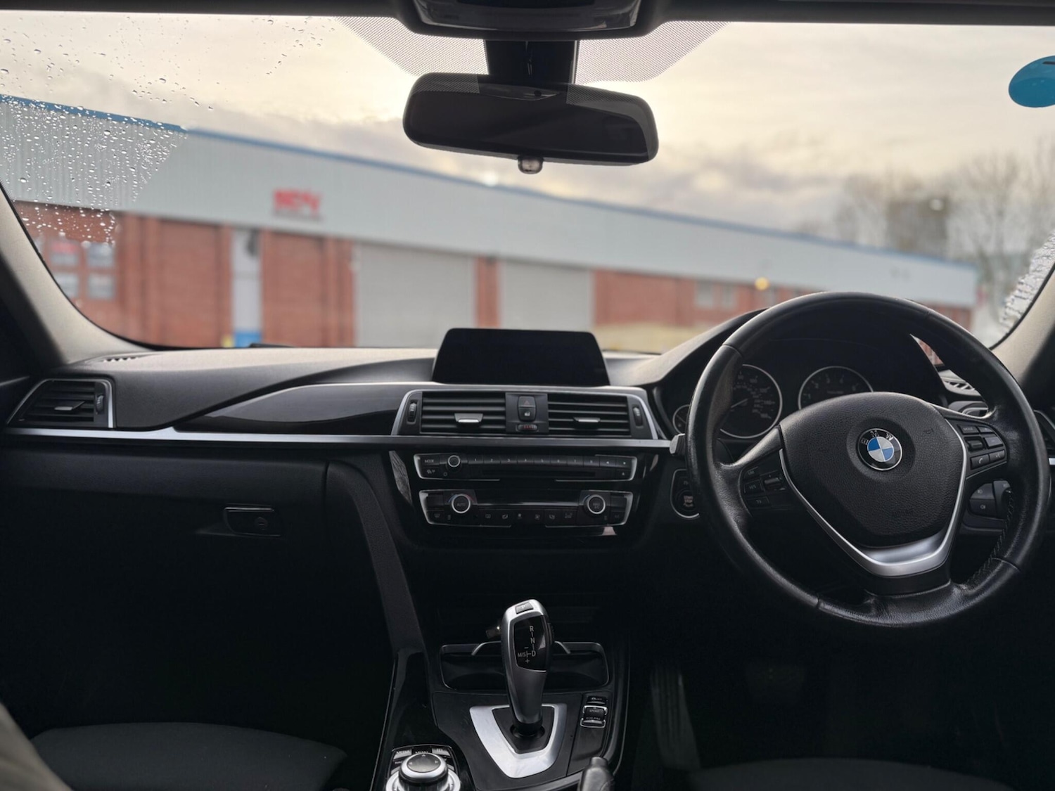 Used BMW 3 Series 2017 for sale - 77255608: Photo 2