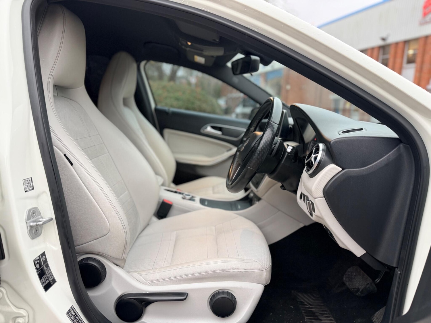 Used Mercedes-Benz A-Class 2015 for sale - 77292058: Photo 2