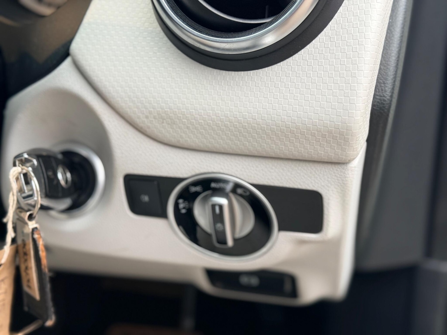 Used Mercedes-Benz A-Class 2015 for sale - 77292058: Photo 33