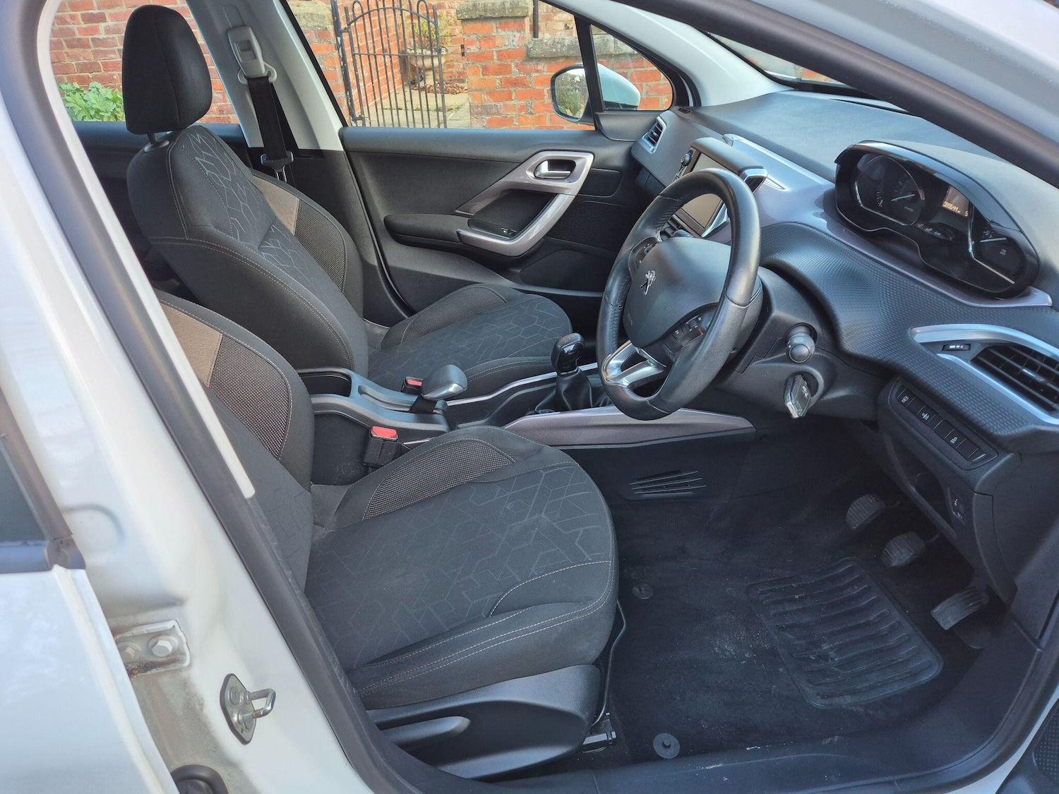 Used Peugeot 2008 2014 for sale - 76644721: Photo 9