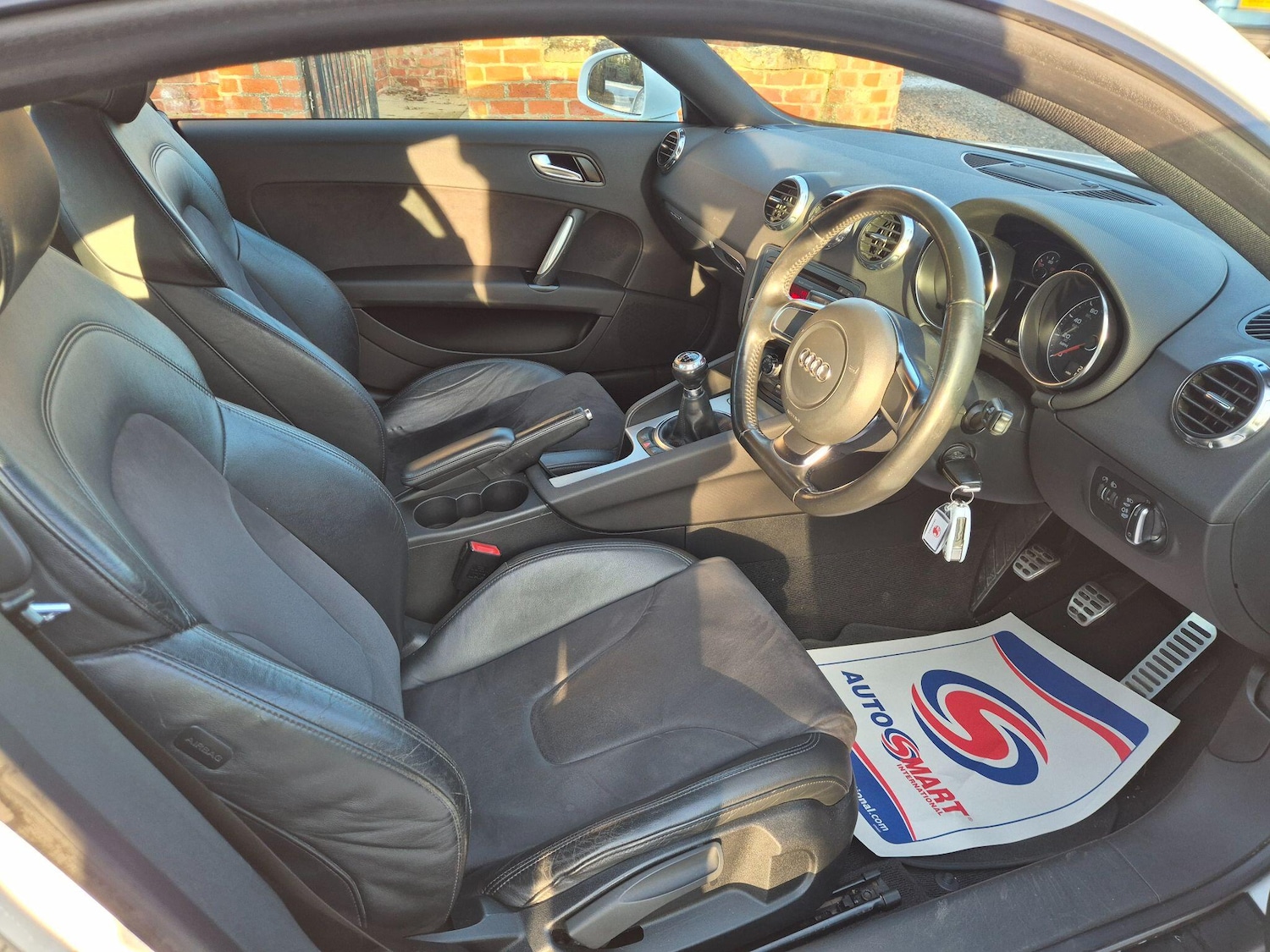 Used Audi TT 2010 for sale - 77163044: Photo 2