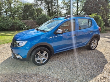 2017 (17) - 0.9 TCe Laureate Euro 6 (s/s) 5dr